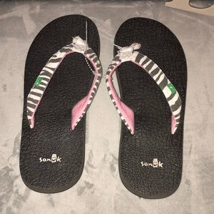 Little girls pink and stripes flip flops